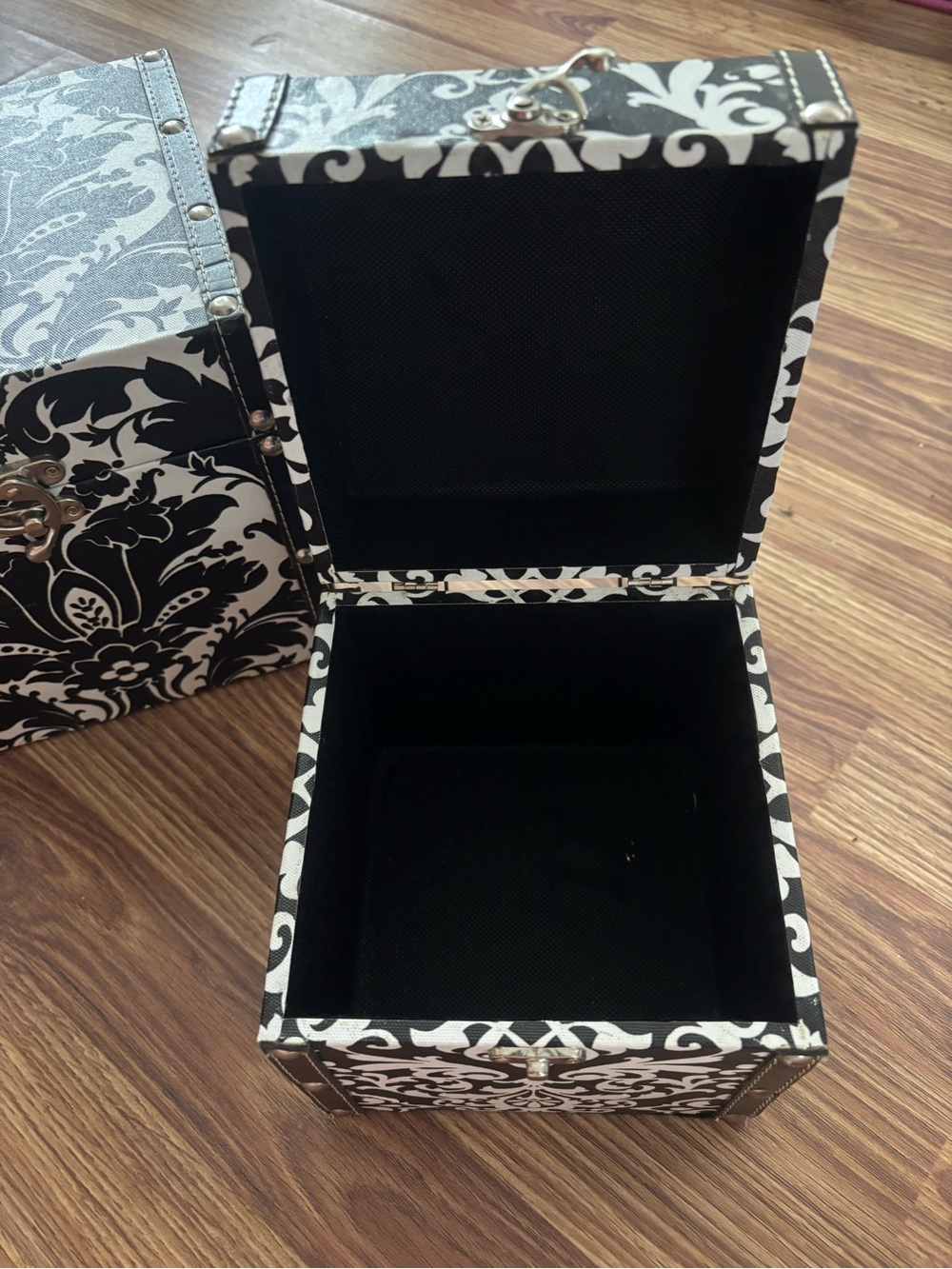 Black & White Damask Storage Boxes - Set of 2 - Picture 4 of 9
